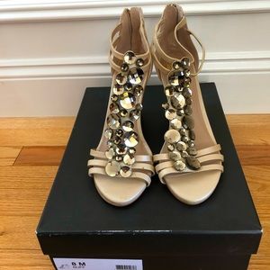 Vince Camuto Zen dress wedge in buff. Size 8